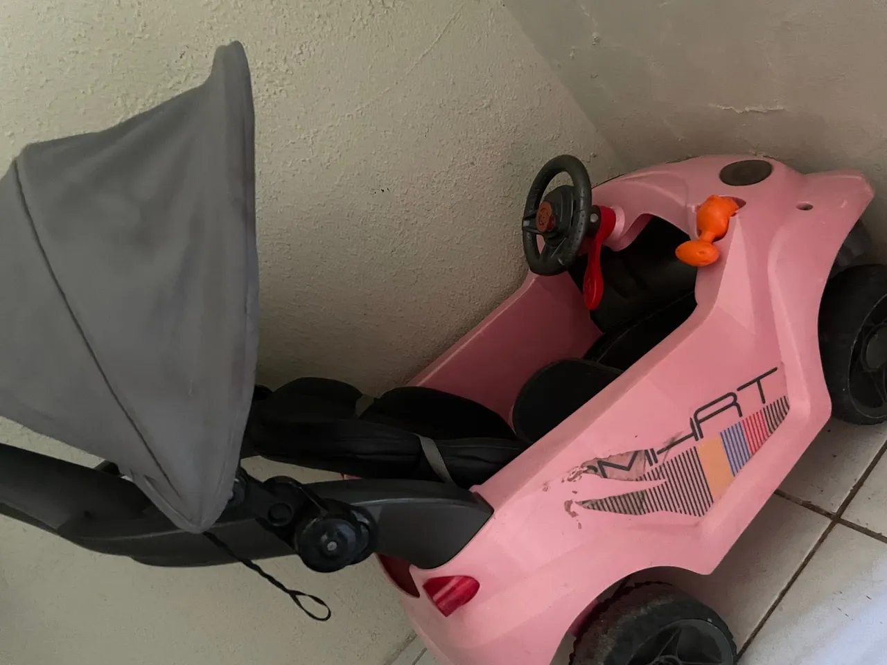 Vendo carrinho de passeio em ótima conservação.
