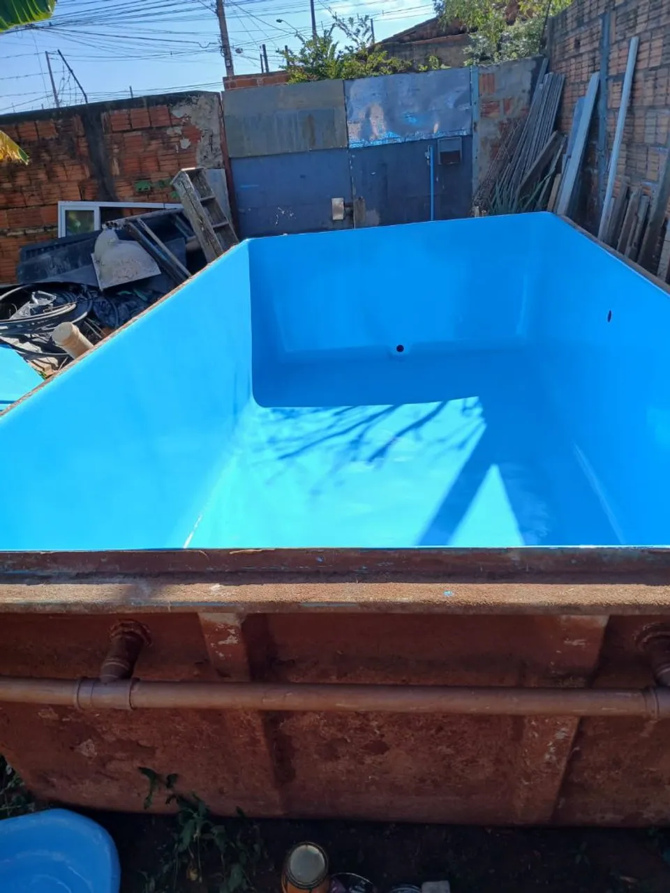 Piscina mais casa de máquina