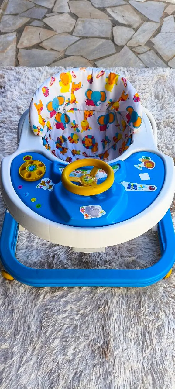 Andador Bebê com Brinquedos - Diversão e Segurança