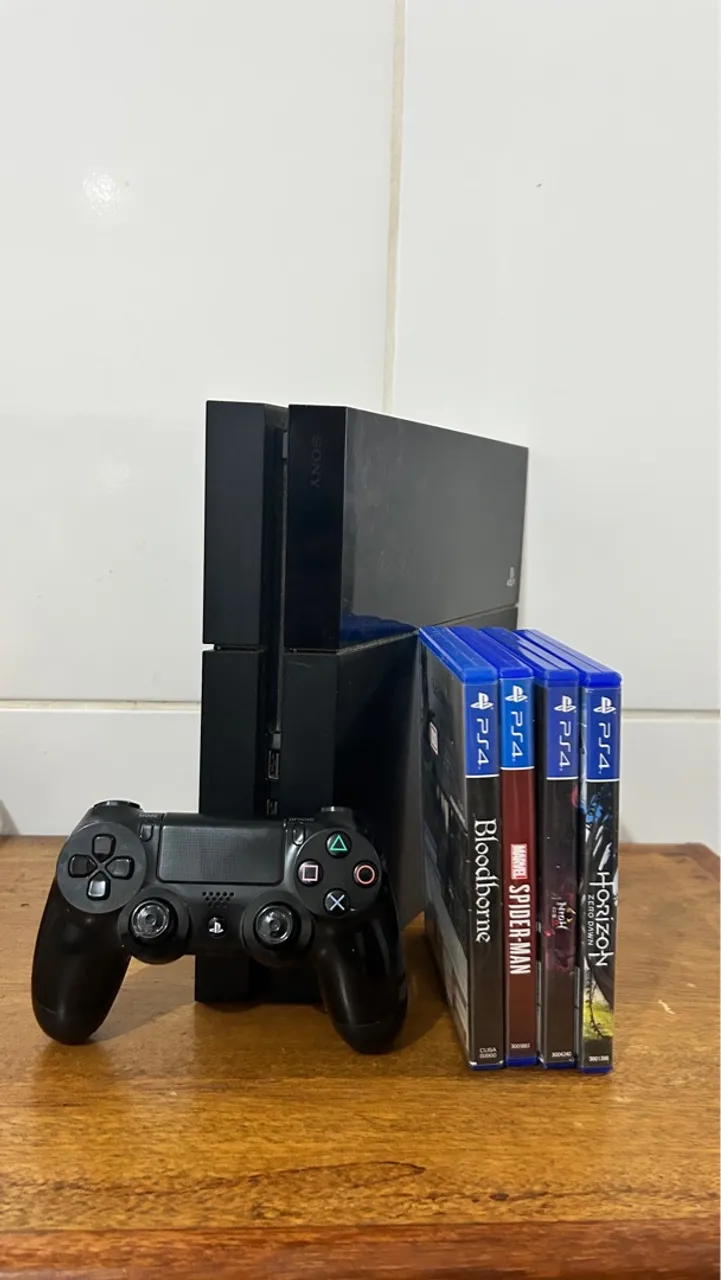 PlayStation 4 com Jogos e Controle - Ótimo Estado