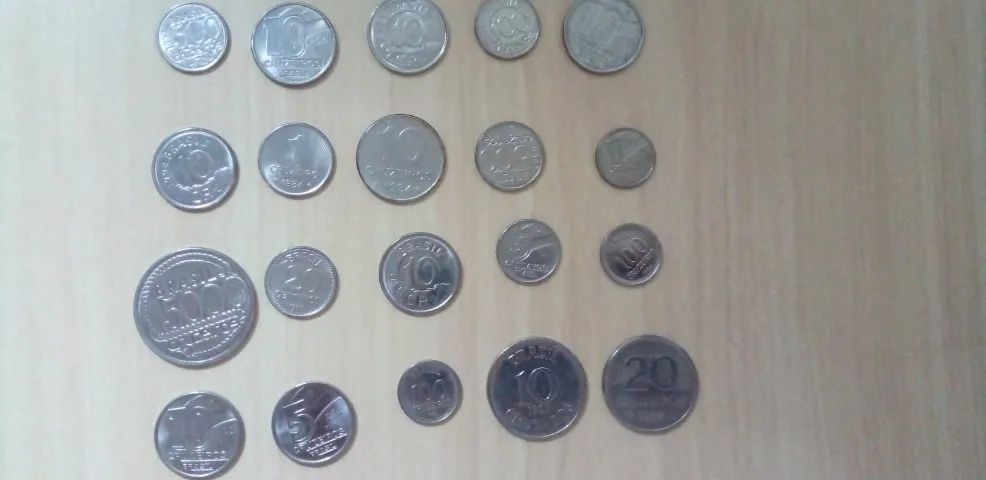 moedas colecionaveis antigas 350 reais o conjunto