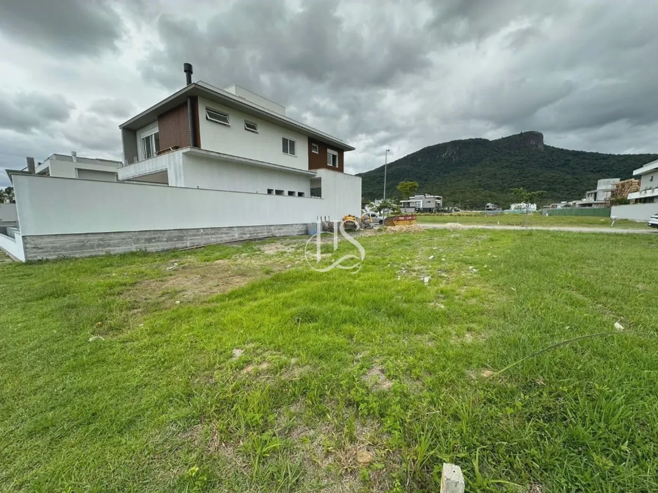Terreno a venda, 300 m²,fundo lago, Condomínio Reserva da Pedra, Pedra Branca - Palhoça - 
