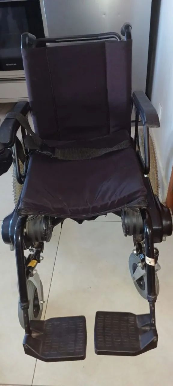 Cadeirinha de rodas eletrica