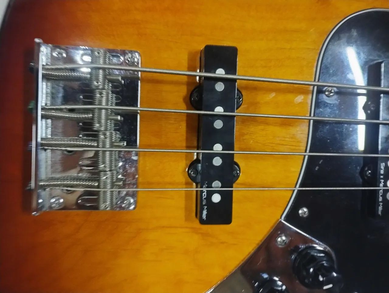 Contra baixo  Sire V7 4 cordas 64728252677890123