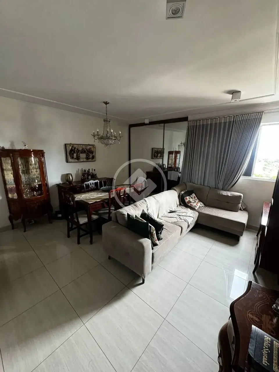 Apartamento Edifício Constance 109m² Três Quartos sendo Uma Suíte Reformado Bairro Centro