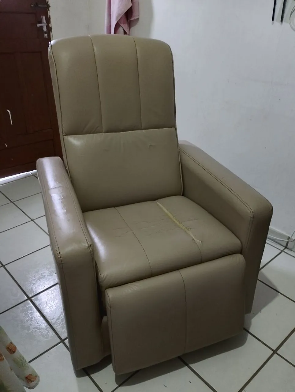 Poltrona Reclinável em Couro Sintético