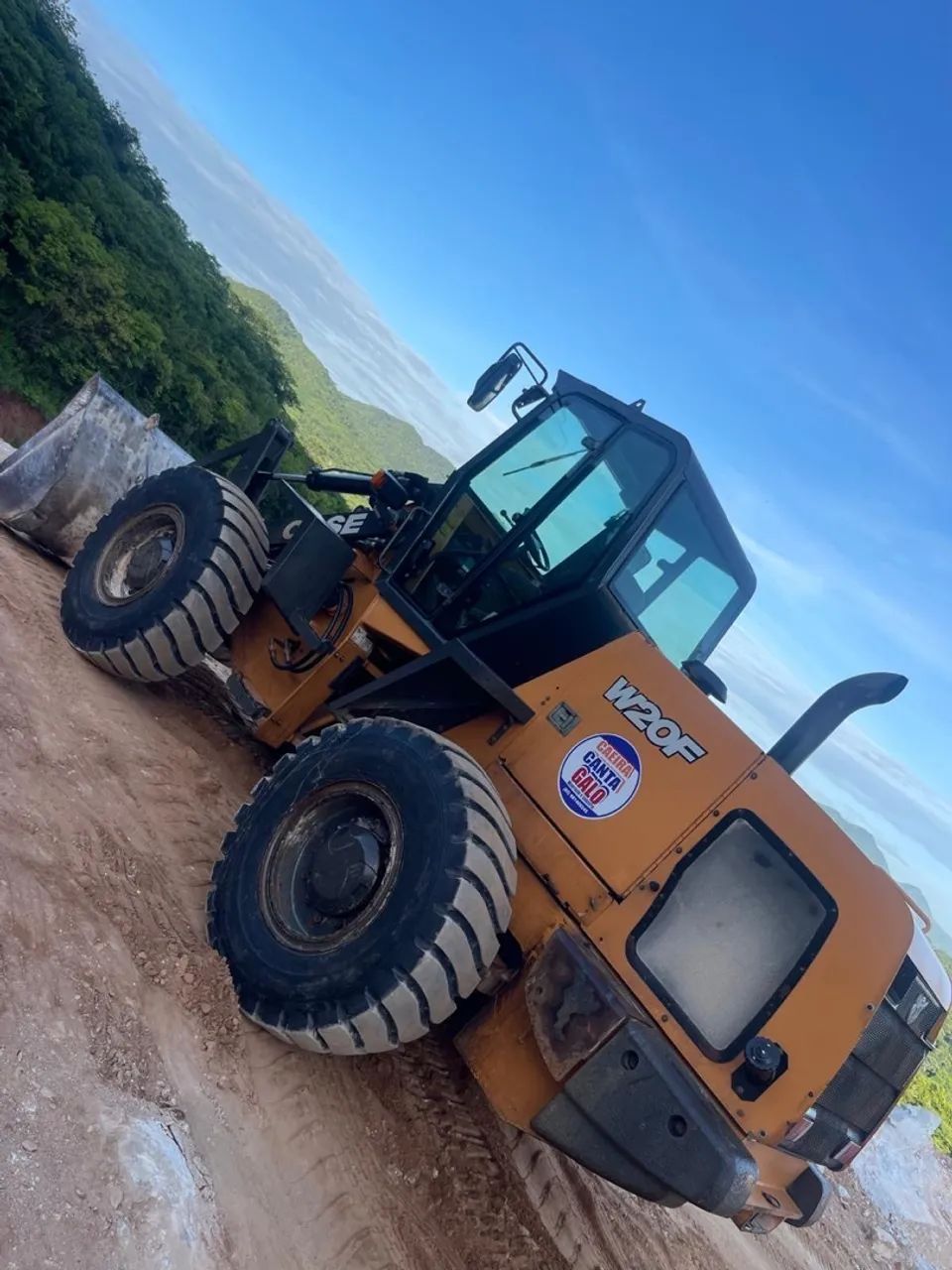 Pá carregadeira Case W20F - Potência e Eficiência - Foto 3