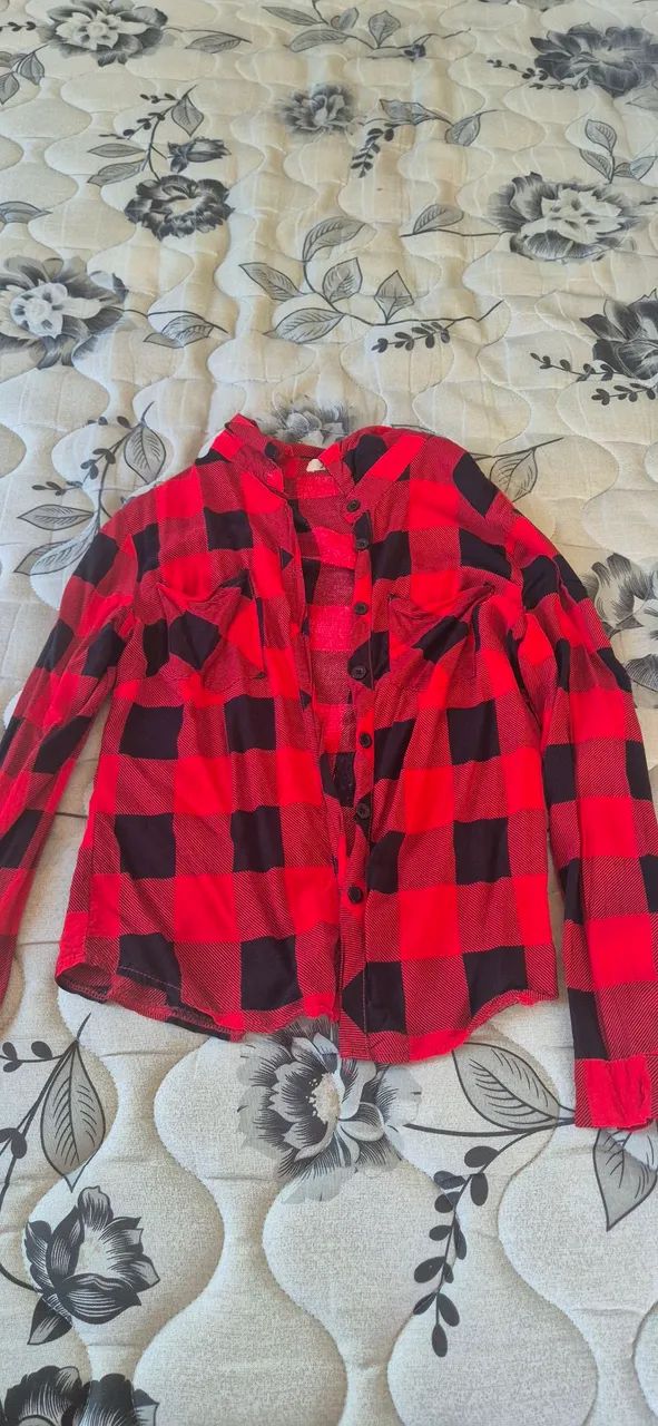 Camisa xadrez vermelha e preta