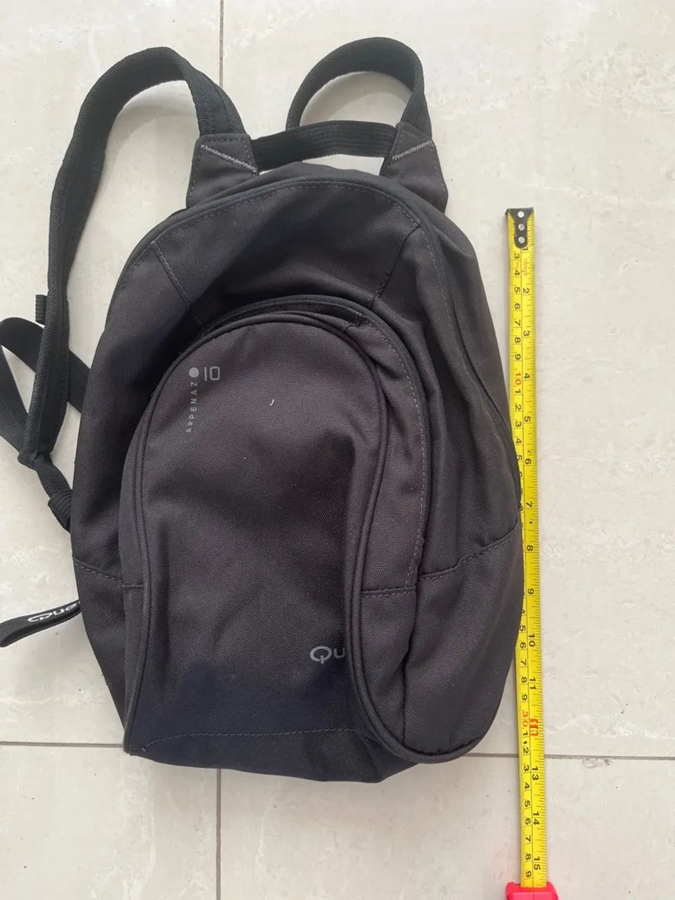 Mochila pequena preta Quechua