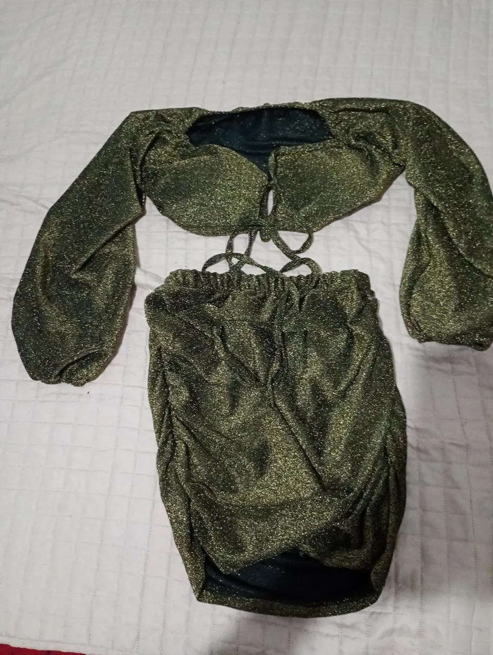 Conjunto cropped e saia de lantejoulas dourado