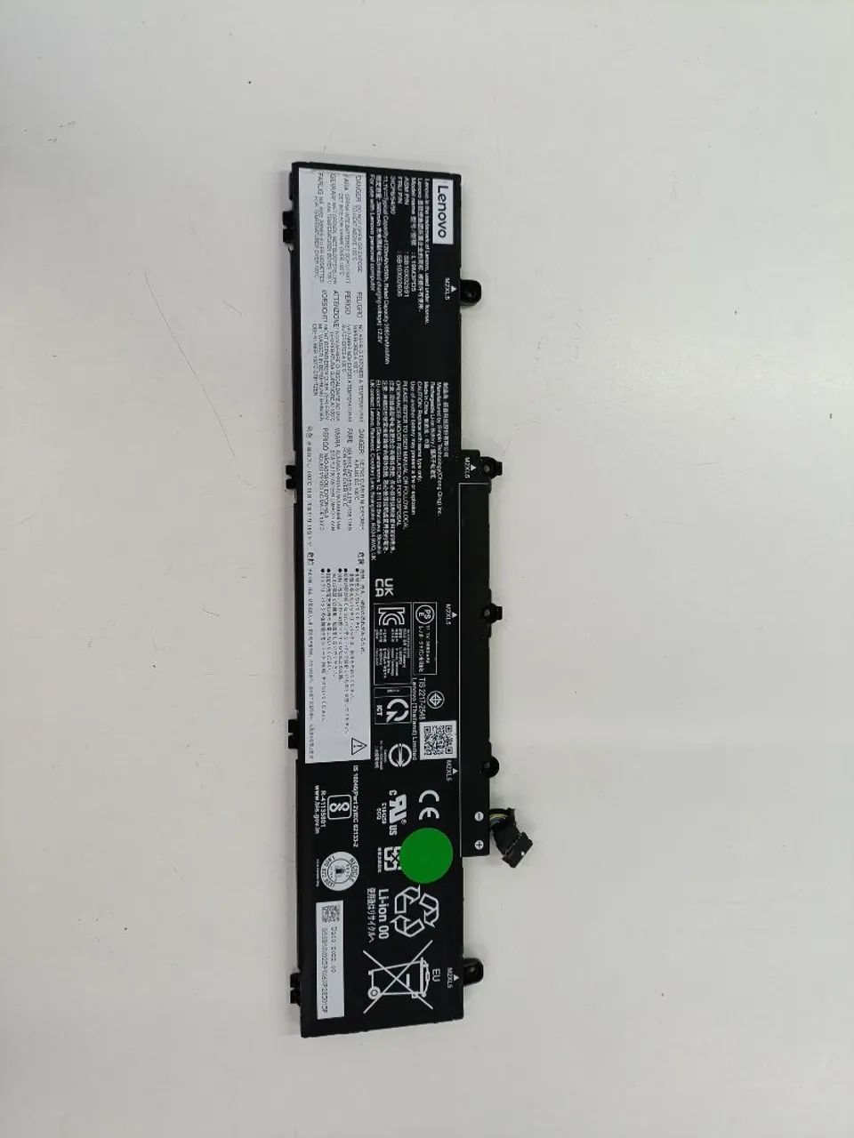 notebook Lenovo, modelo L19M3PD5.É compatível com as séries ThinkPad E14 e ThinkPad E15