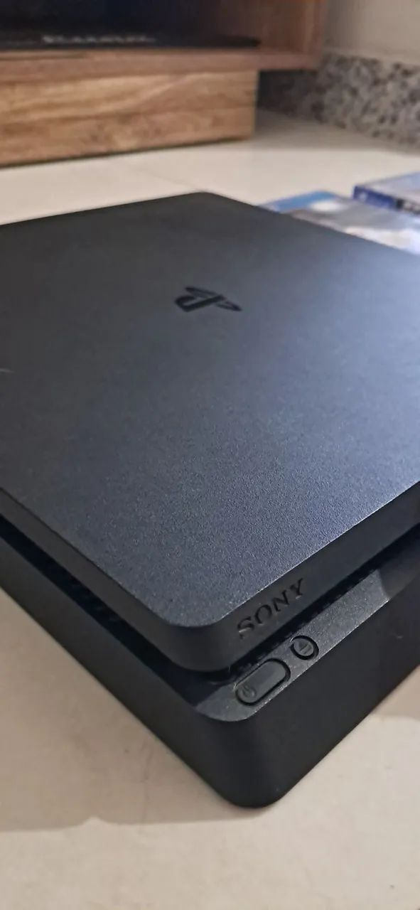 PS4 SLIM COM 3 JOGOS E 2 CONTROLES - Foto 4