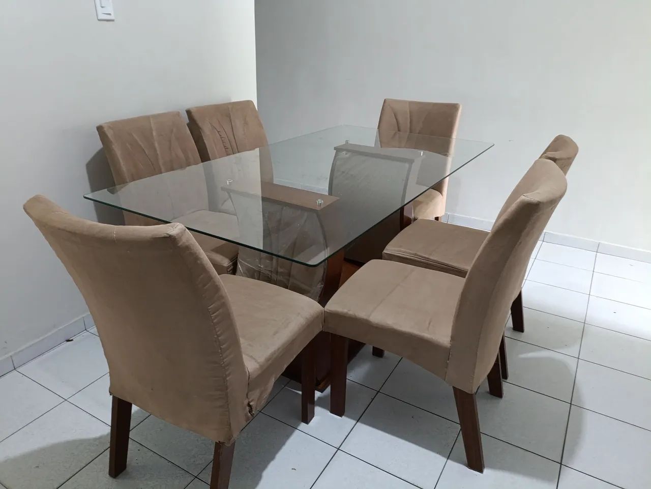 Mesa de vidro com seis cadeiras - Foto 2