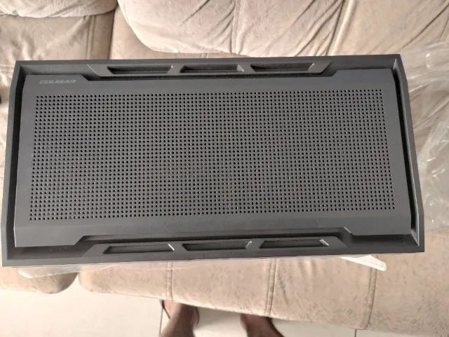 Gabinete Cougar Uniface Mini