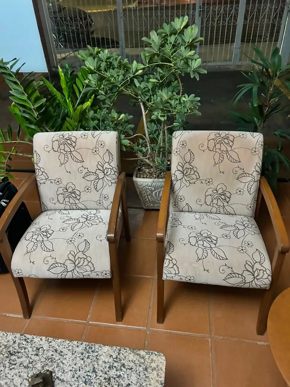 Vendo duas poltronas lindas 
