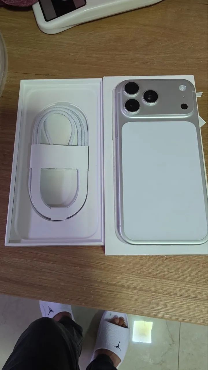  iPhone 17 Pro Max Silver 256GB 80 ciclo  - Garantia até mês 05/2027