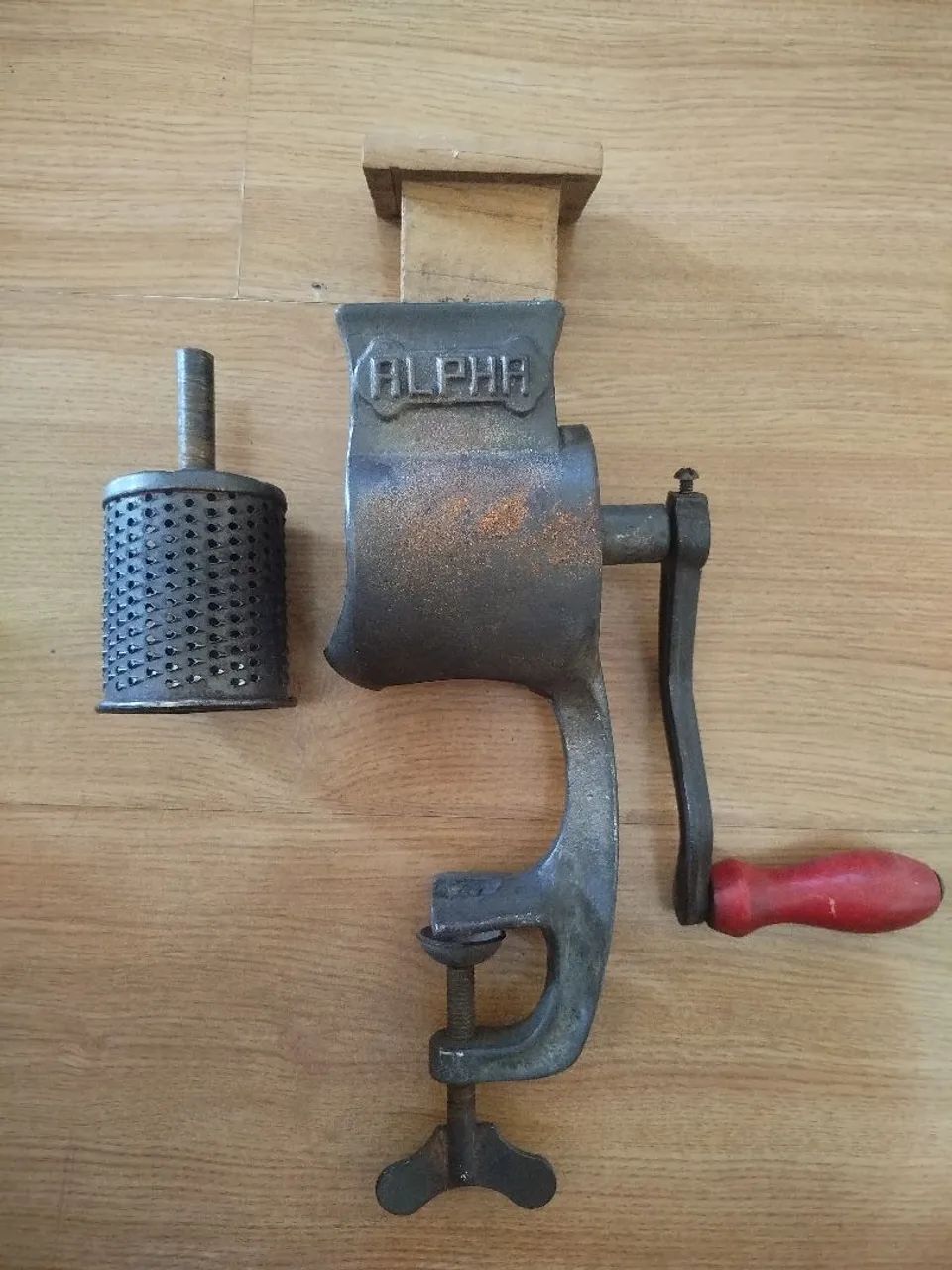 Raro e Antigo Ralador de queijo Alpha - Foto 2