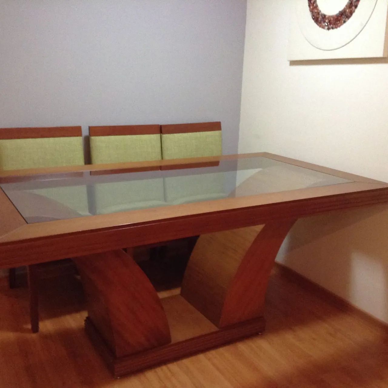 Vendo Mesa de luxo com 6 cadeiras forradas