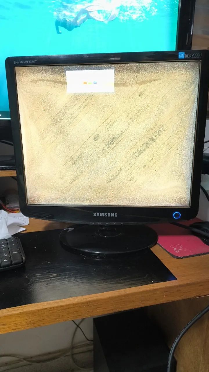 Monitor Samsung 17 Polegadas - Funcionando mas com tela muito arranhada. - Foto 4