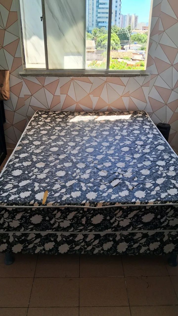 Cama de casal Box grande a venda  e super confortável 