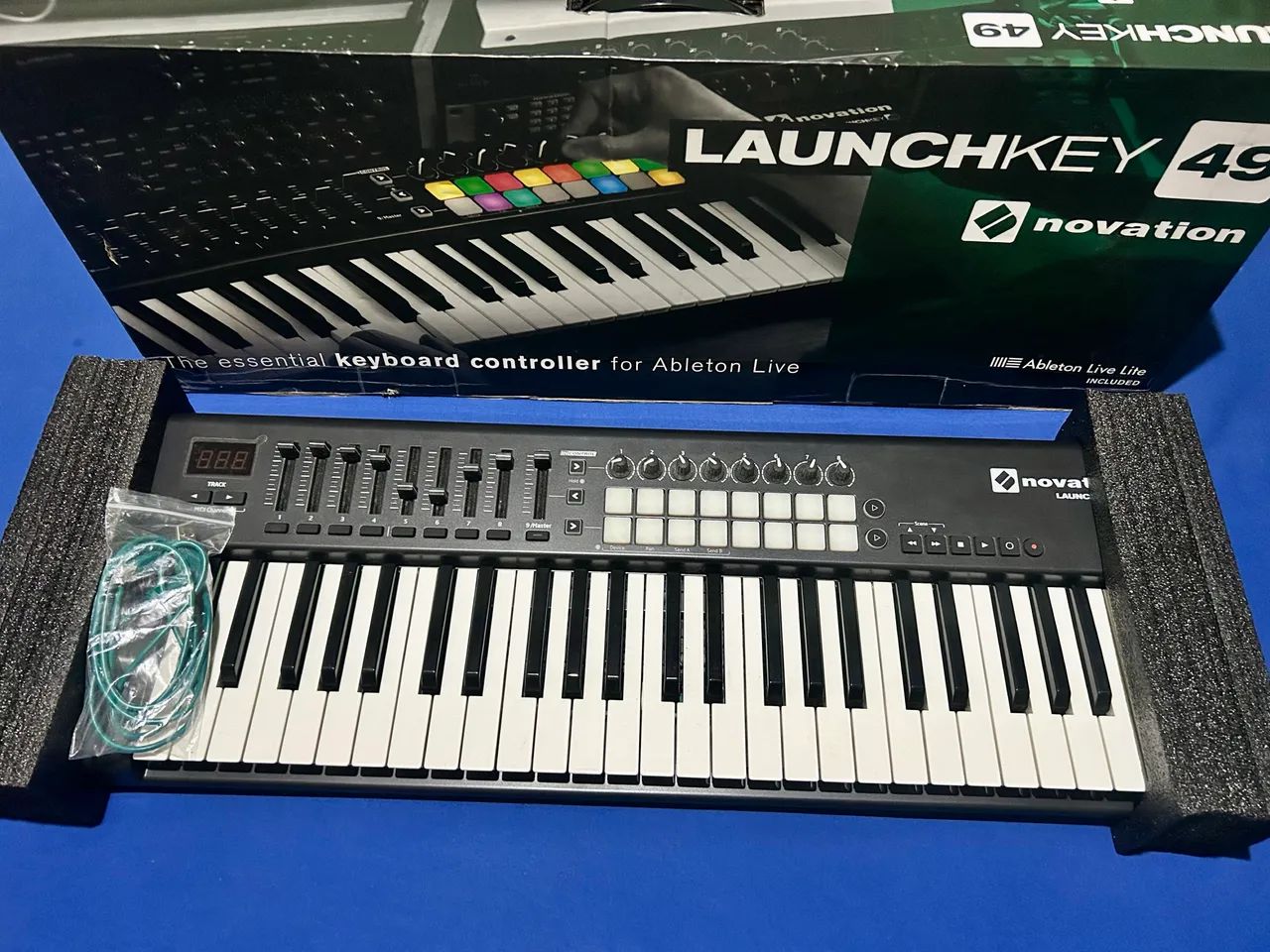 Teclado Launchkey 49 Mk2 Controlador Novation USB 49 Teclas