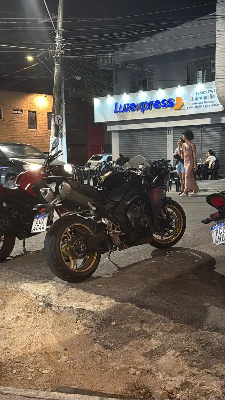 YAMAHA R1  - Foto 2