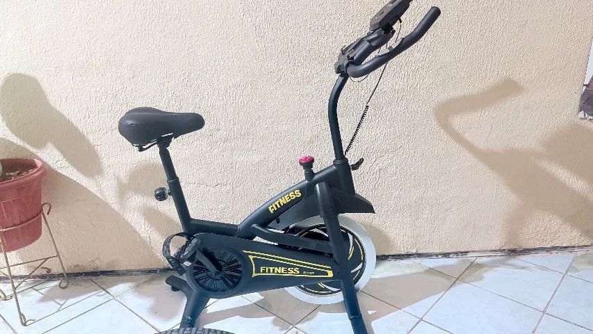 Bicicleta ergométrica de academia 