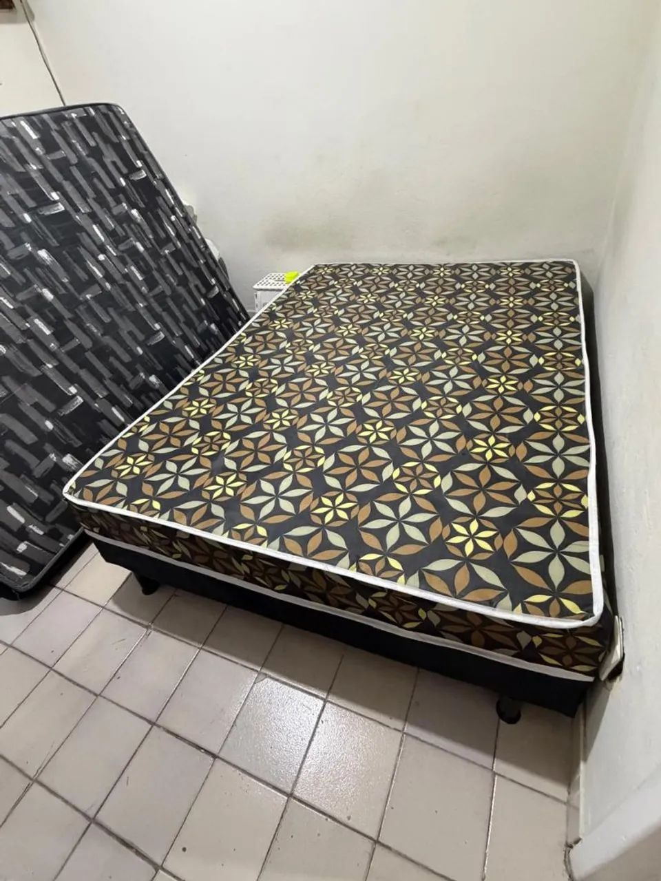 Vendo cama box com colchão - Foto 3