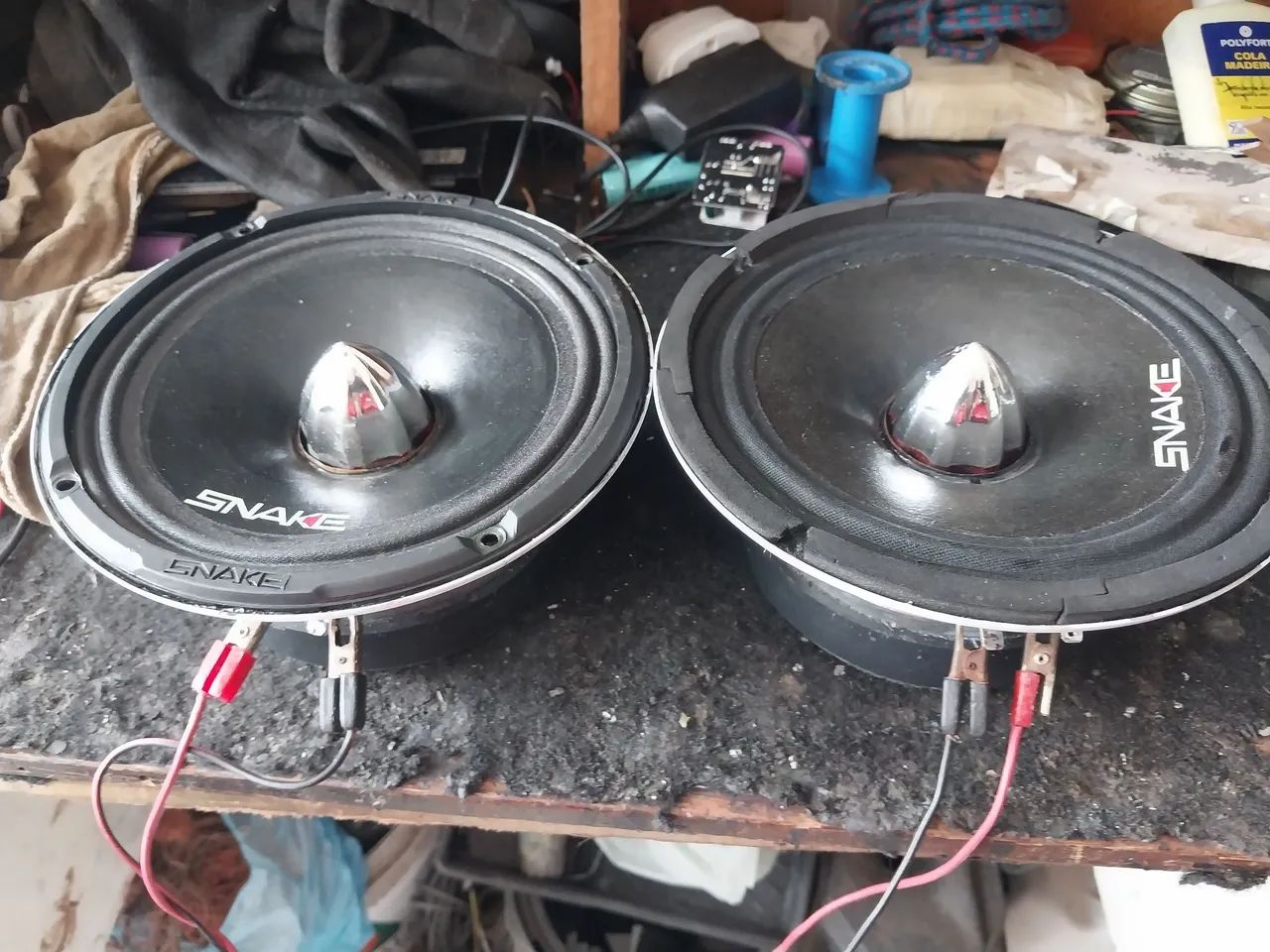 Vendo um pa de alto-falantes de 6 polegadas de 400 e 40 w cada um 