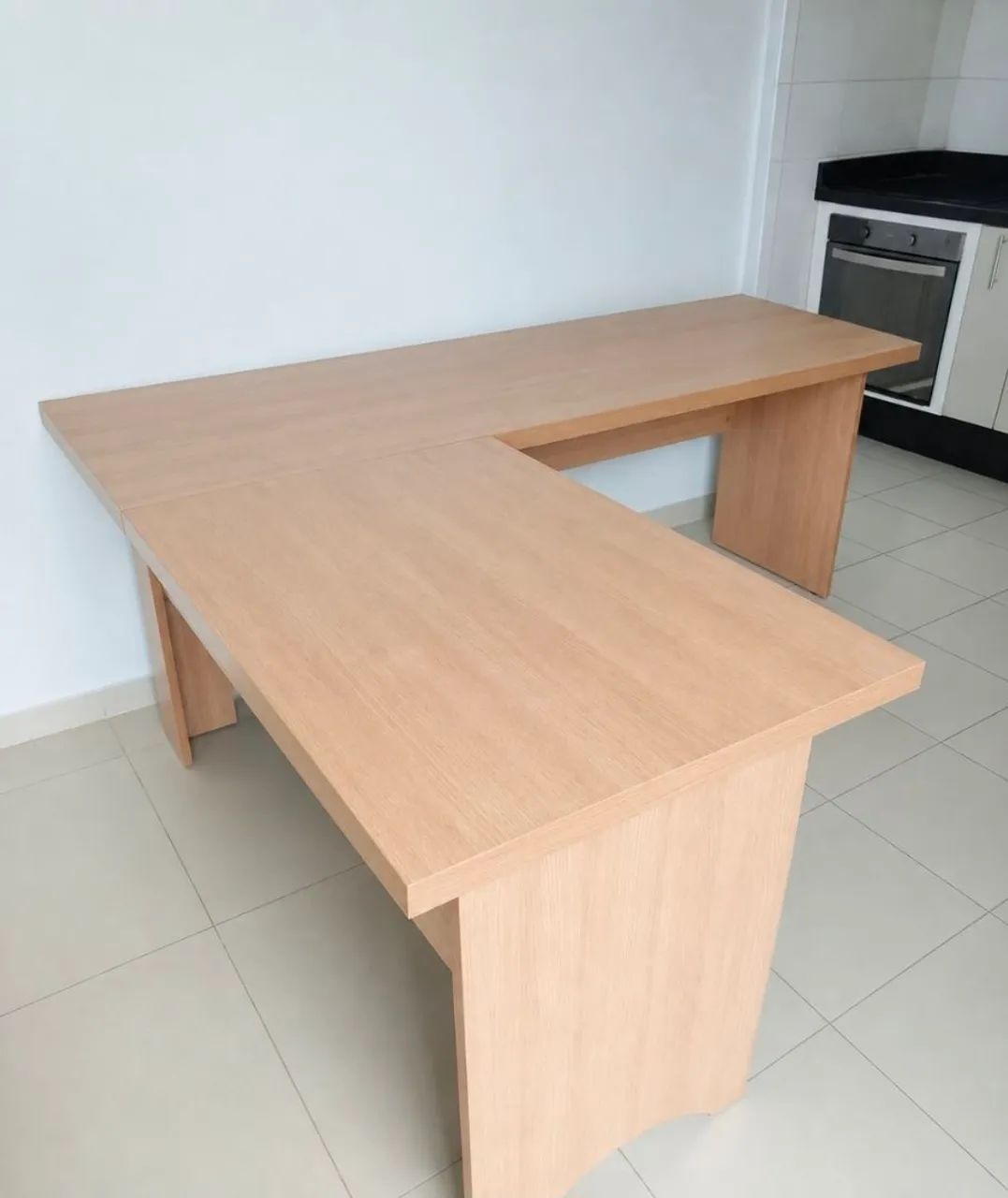 Mesa de escritorio em L 