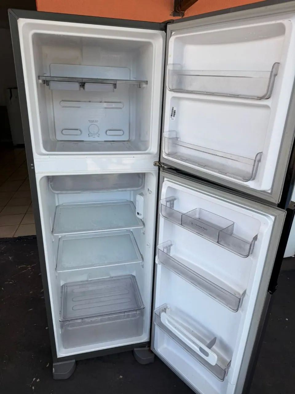 Geladeira inox perfeita entrego dou garantia hoje barato - Foto 2