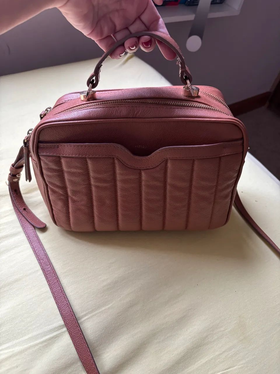 Bolsa média de couro da marca Arezzo - Foto 2