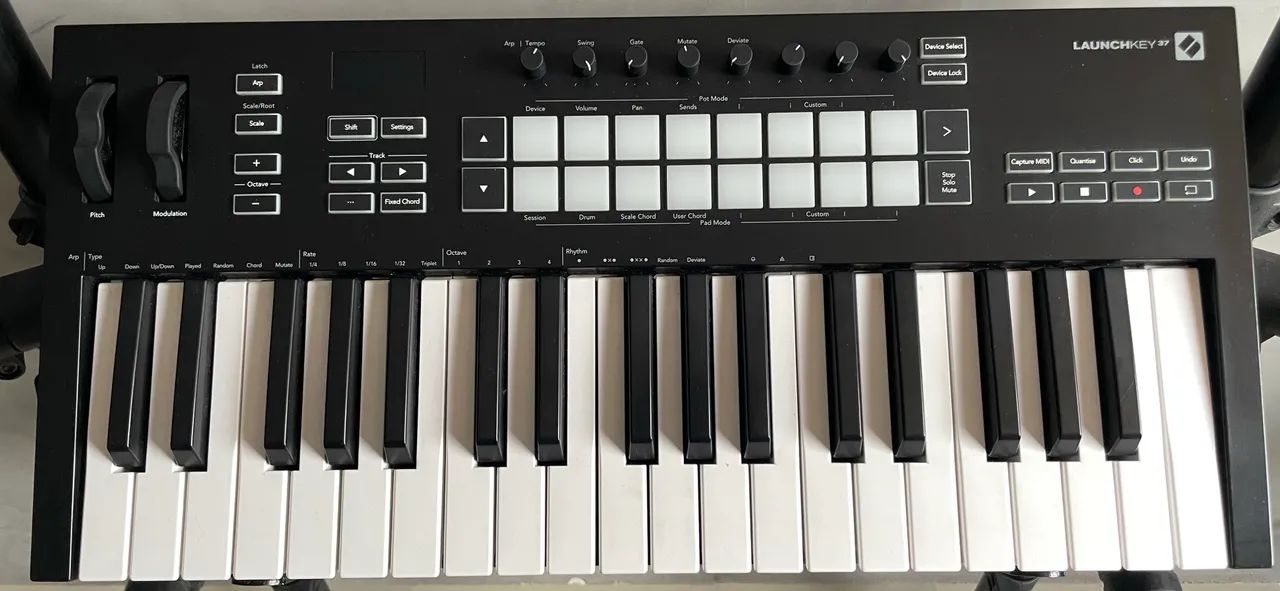 Novation Launchkey 37 mk3【製品登録解除済】 Novation Launchkey 37 MK3 Teclado Controlador USB com 37 teclas