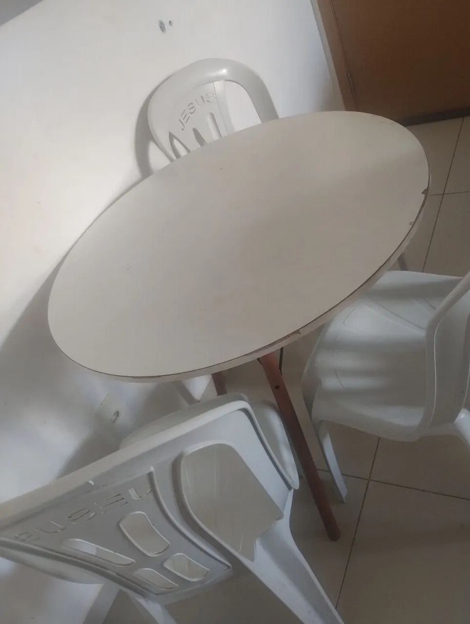 Mesa com 3 cadeiras  - Foto 2