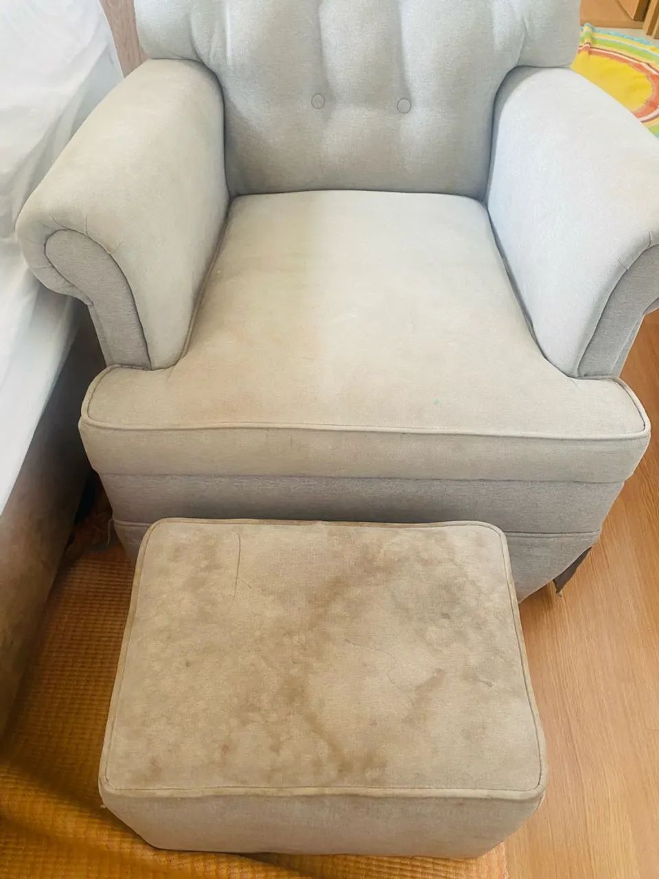 POLTRONA DE AMAMENTAÇÃO COM PUFF E BALANÇO LINEN CINZA - Foto 3