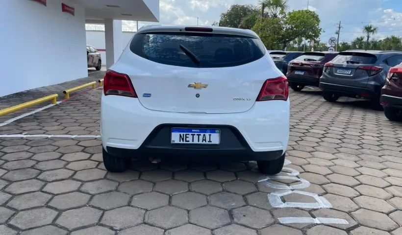 Chevrolet Onix Hatch LT 1.0 8V Flex Mec. 4P 2017 - Foto 5