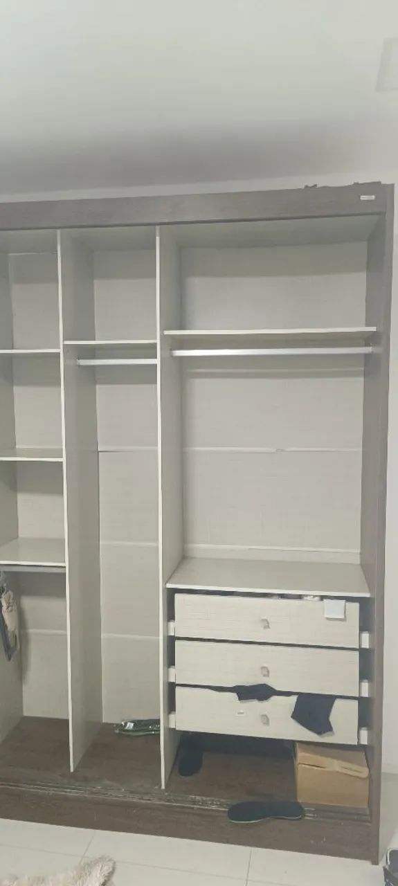 Guarda-Roupa Grande com Espelho - Moderno e Conservado - Foto 3