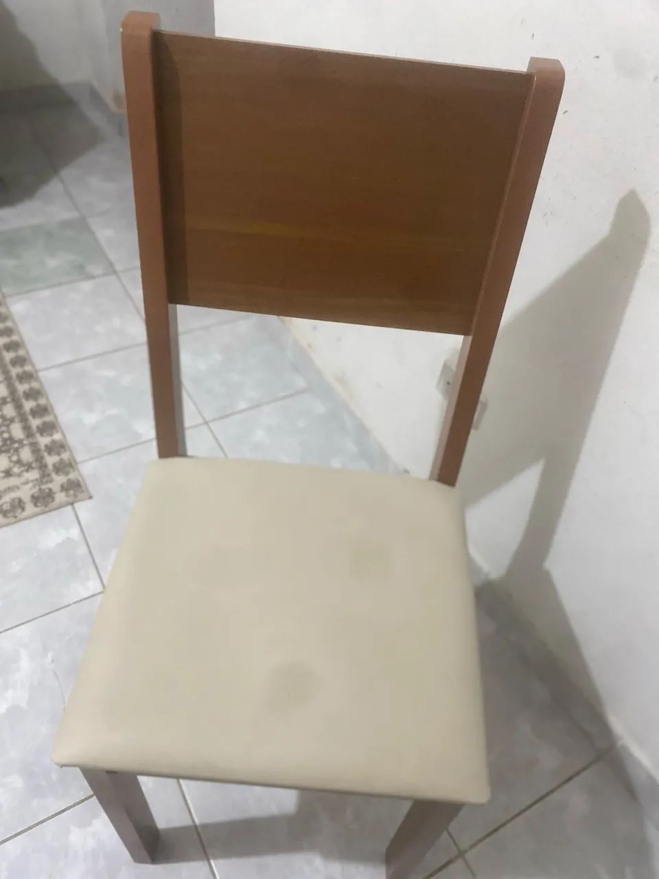 Mesa com 04 cadeiras 467357254843770881