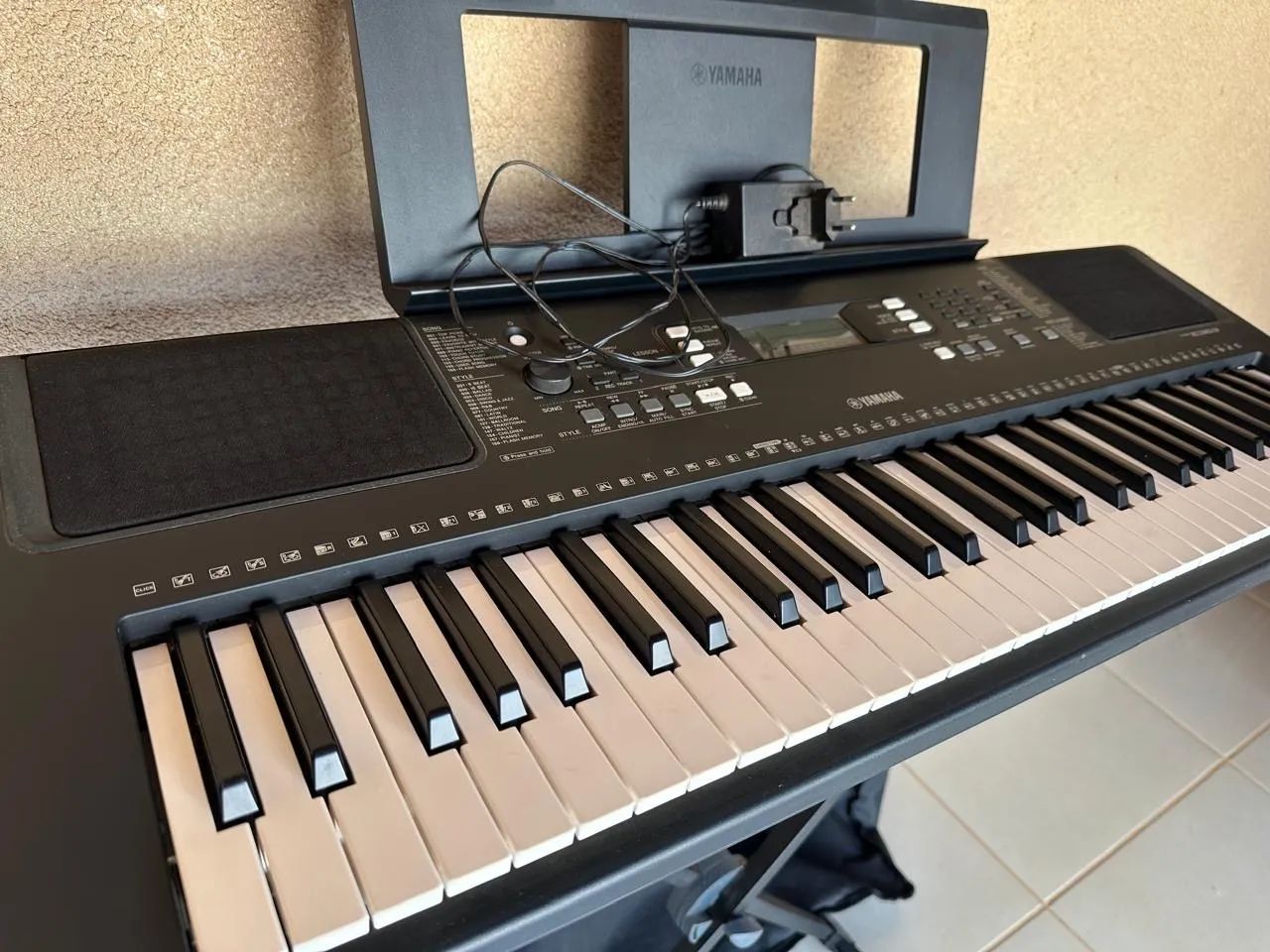 Teclado Yamaha usado - Foto 5