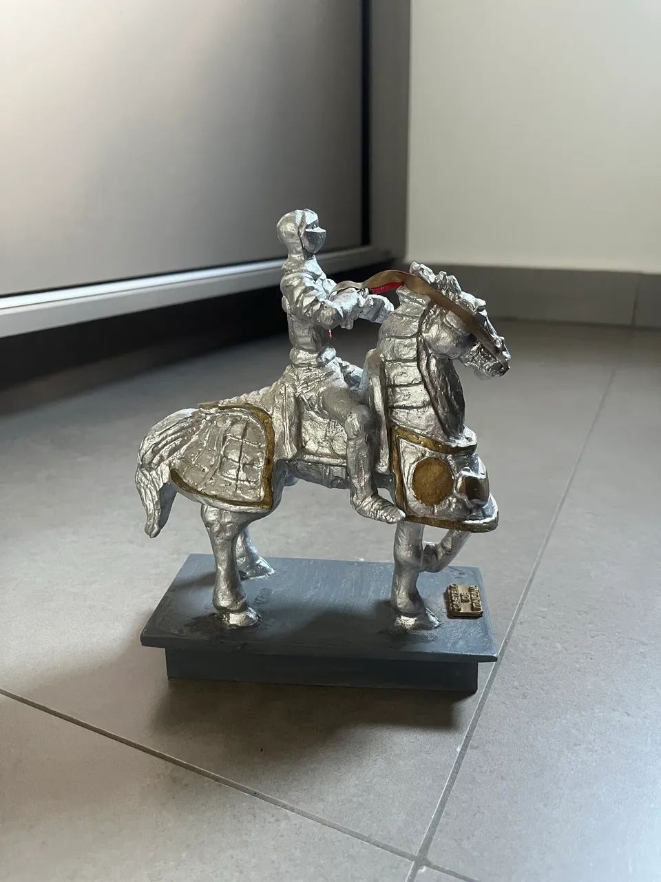 Estátua Cavaleiro a Cavalo - Castelo de Itaipava (Original)