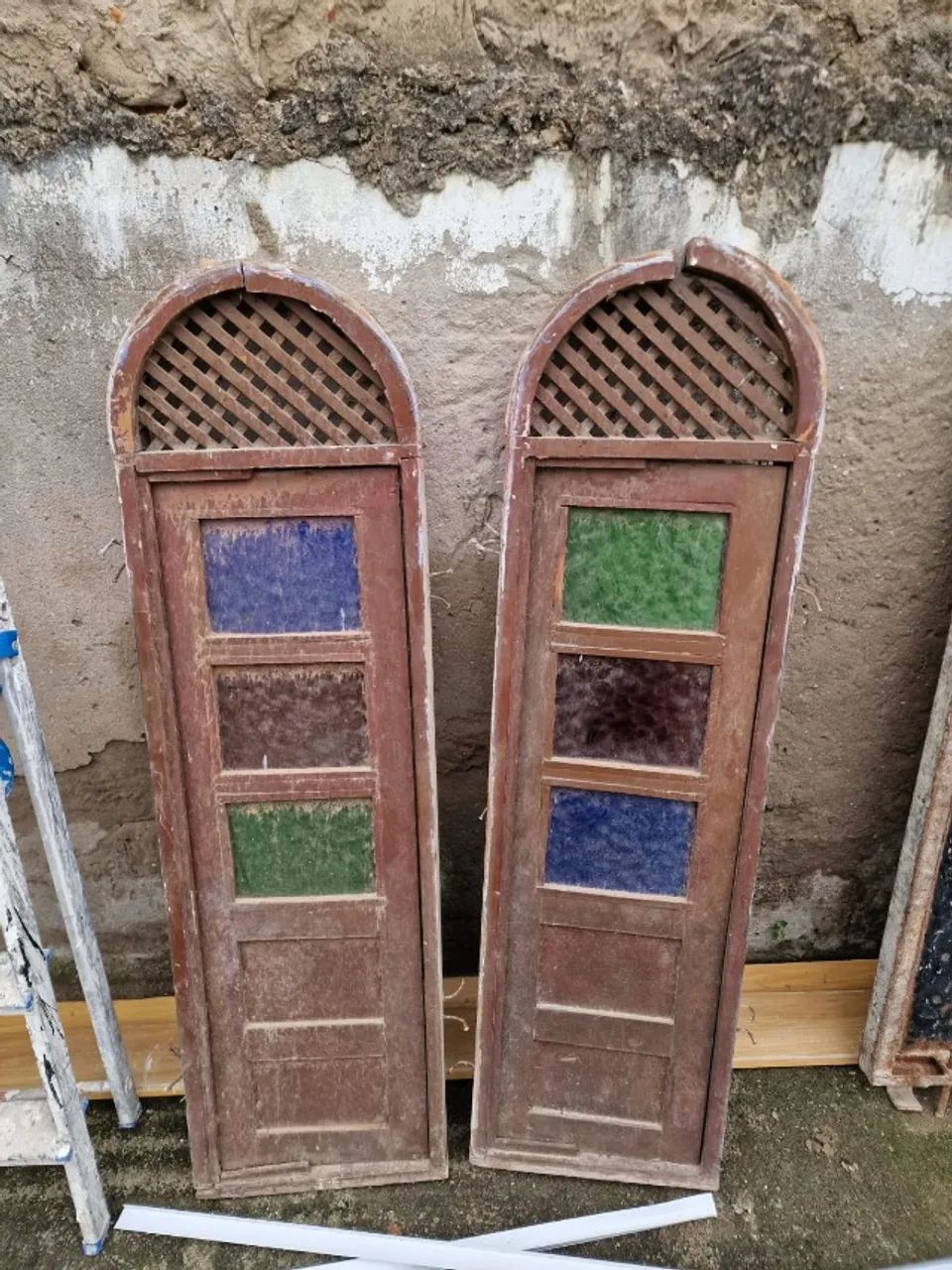 2 centeiras for 100