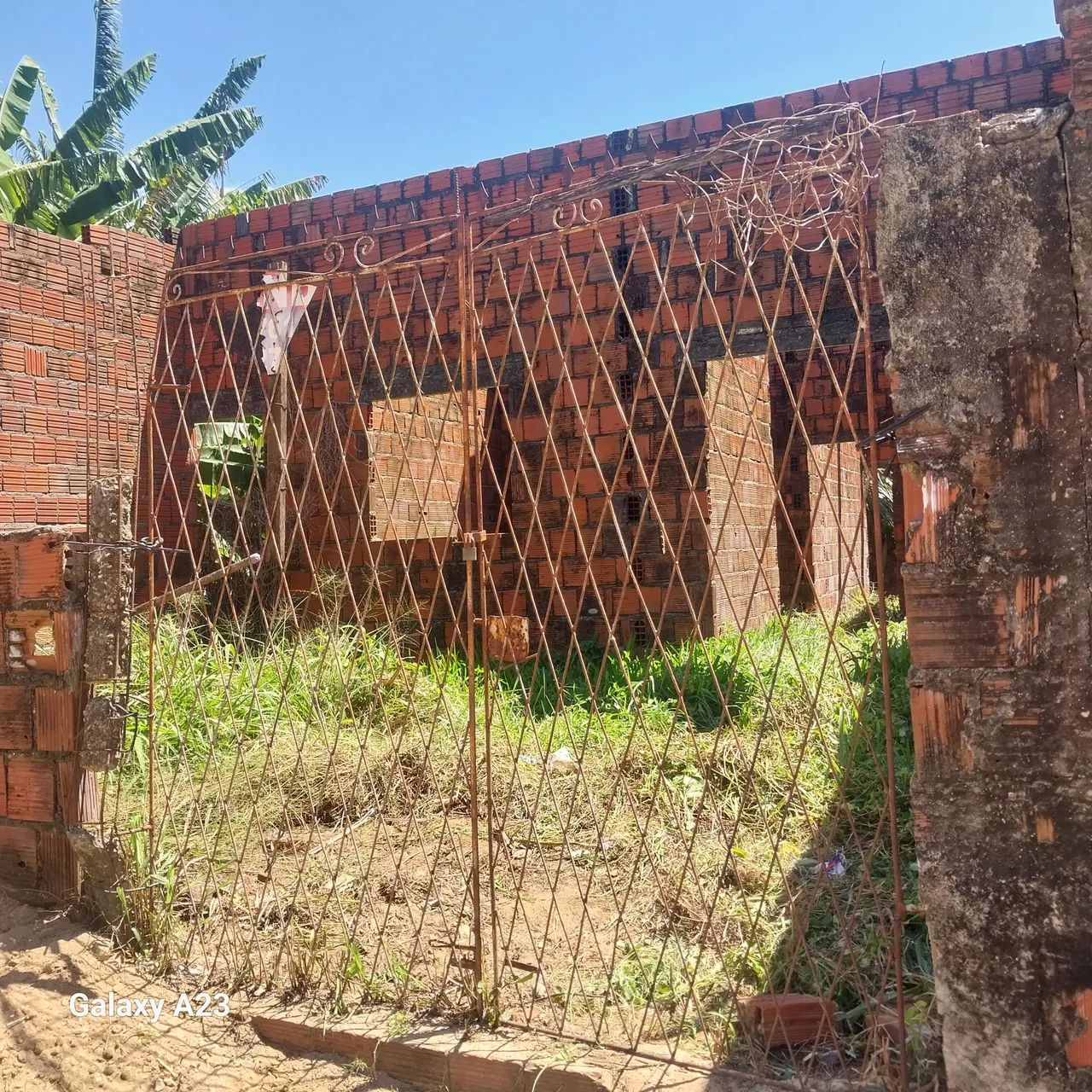 Terreno com as paredes levantadas  - Foto 4