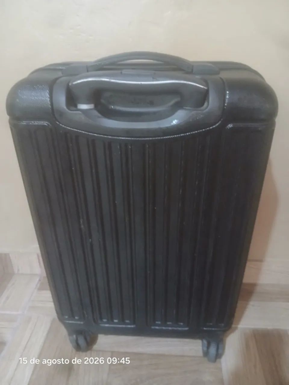 Mala de Viagem Preta com Rodinhas e Cadeado - R$ 100 - Foto 2