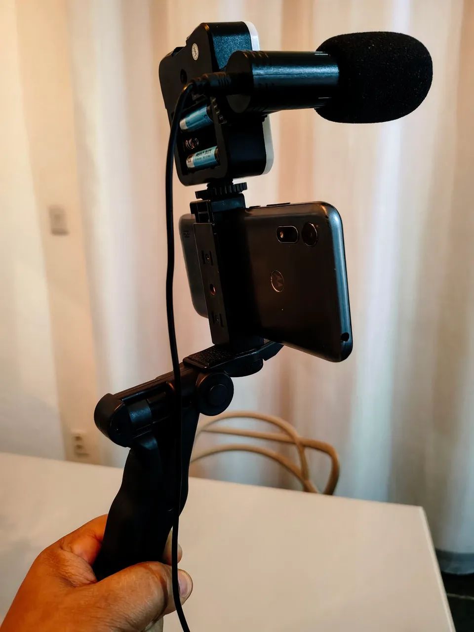Kit Vlog / Gravação Celular (Tripé + LED 3 Níveis + Microfone) - Conservado! - Foto 4