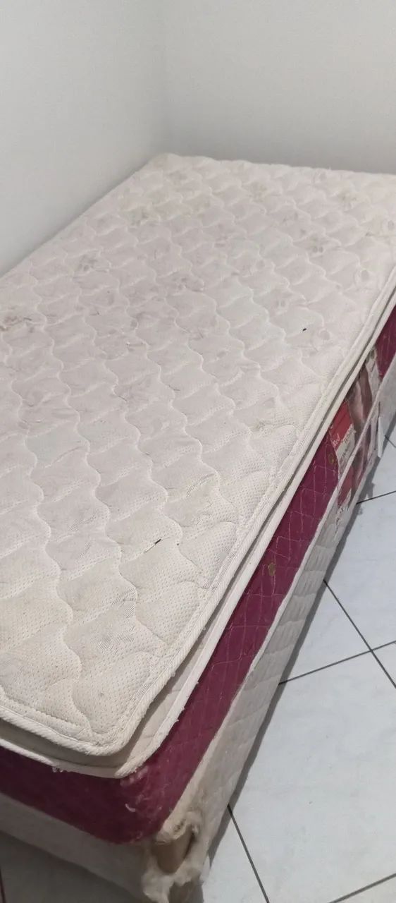 Vendo cama de solteiro box