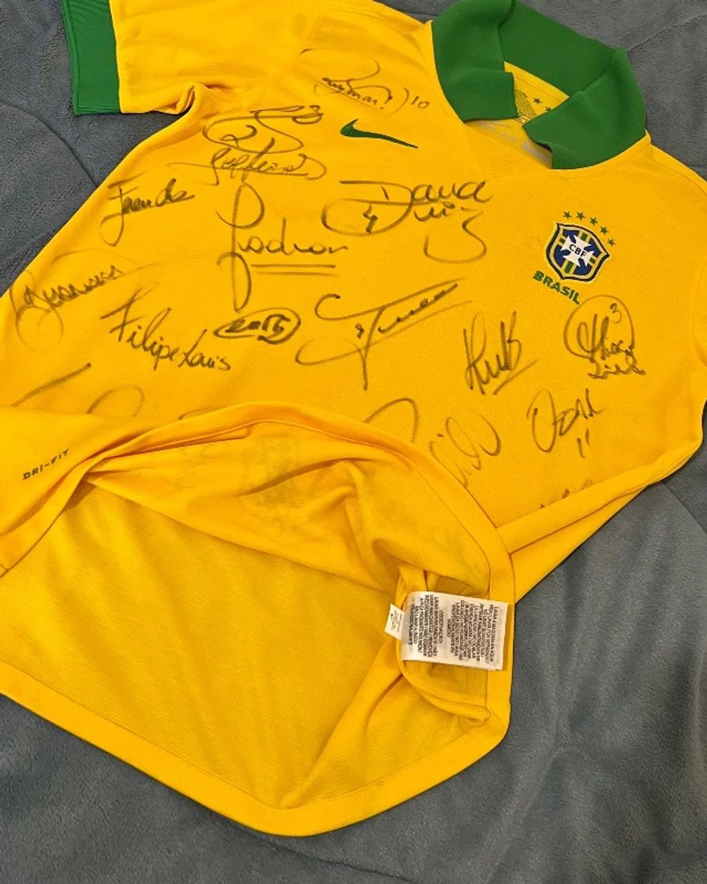 Camisa Brasil autografada oficial  - Foto 4