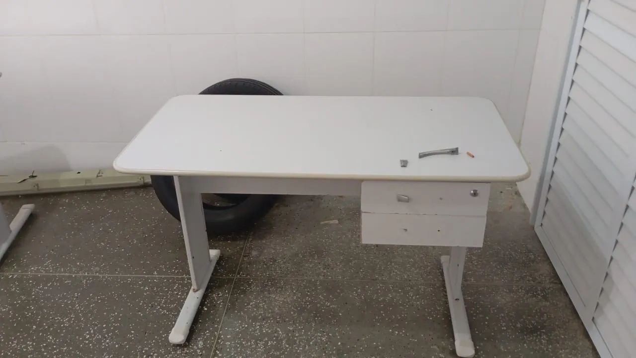 Mesa de escritório cinza  - Foto 2