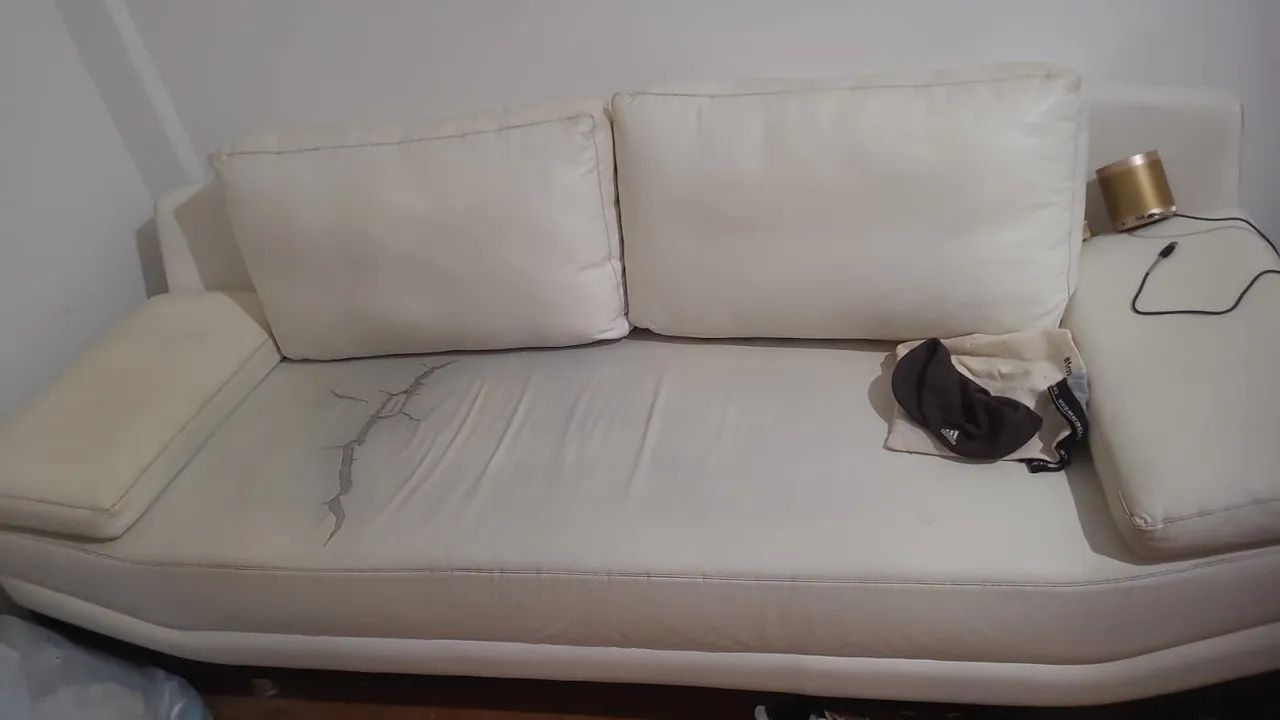 Sofá de couro branco