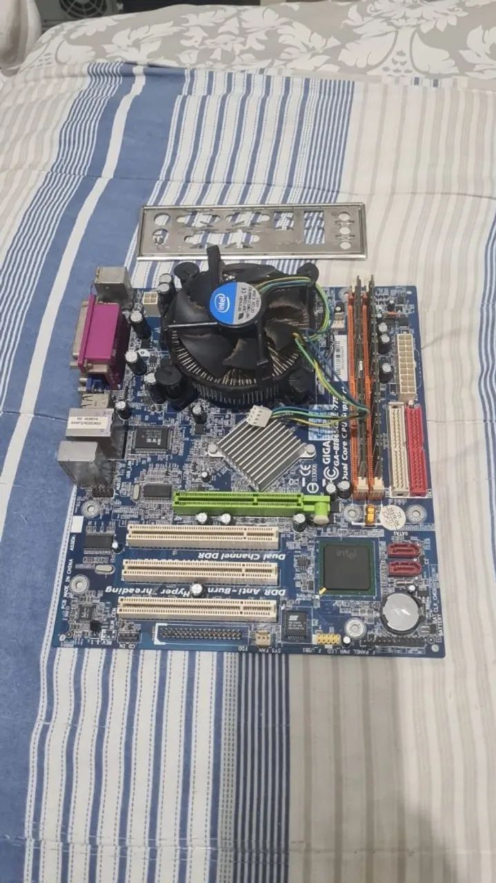 Vende-se placa mãe e processador e memórias. 