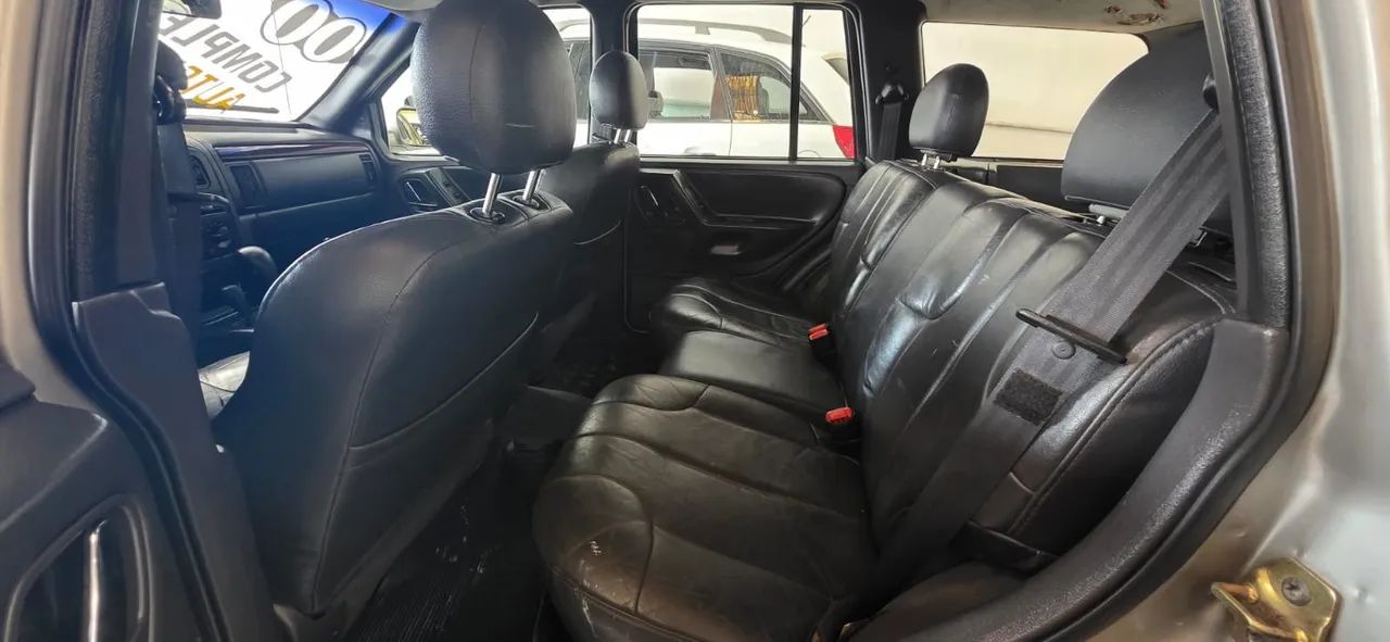 Jeep Cherokee Sport 3.7 4x4 V6 12V Aut., foto 9 de 10